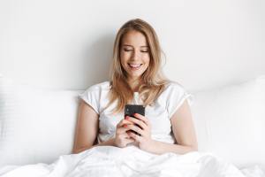 beautiful young woman using mobile phone chatting 9MYD8JP